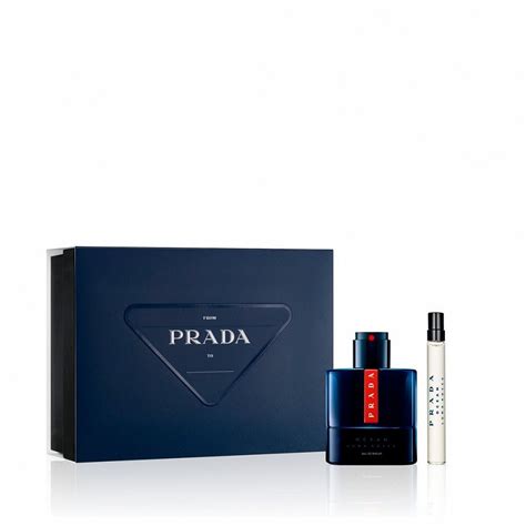 Prada online la DOUGLAS.